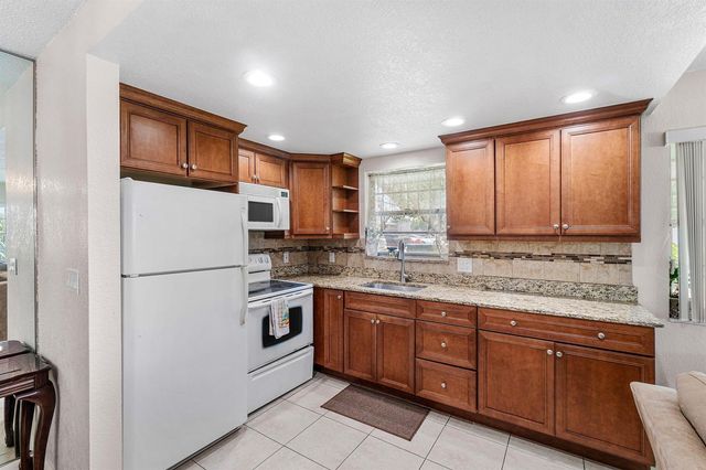 57 Canterbury, West Palm Beach, FL 33417