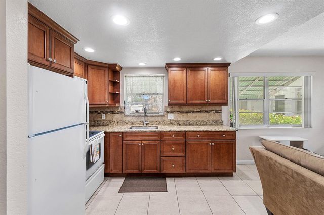 57 Canterbury, West Palm Beach, FL 33417