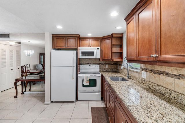 57 Canterbury, West Palm Beach, FL 33417