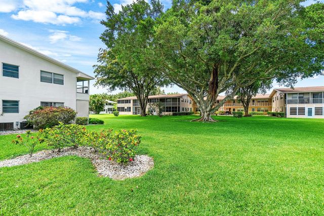 57 Canterbury, West Palm Beach, FL 33417