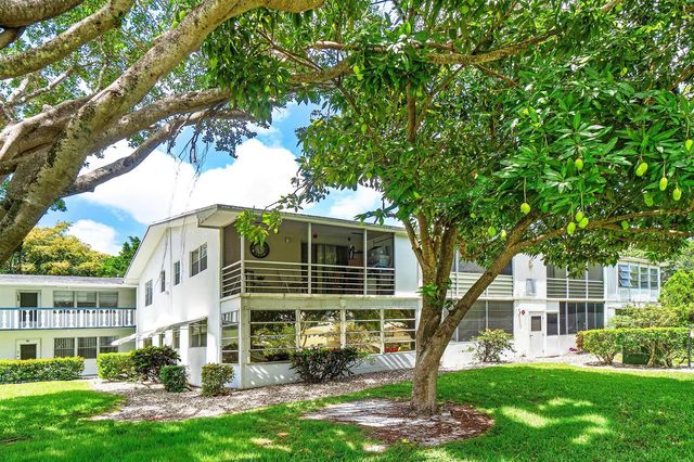 57 Canterbury, West Palm Beach, FL 33417