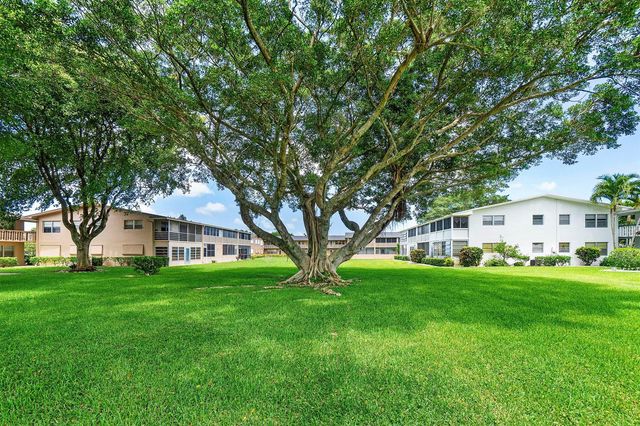 57 Canterbury, West Palm Beach, FL 33417