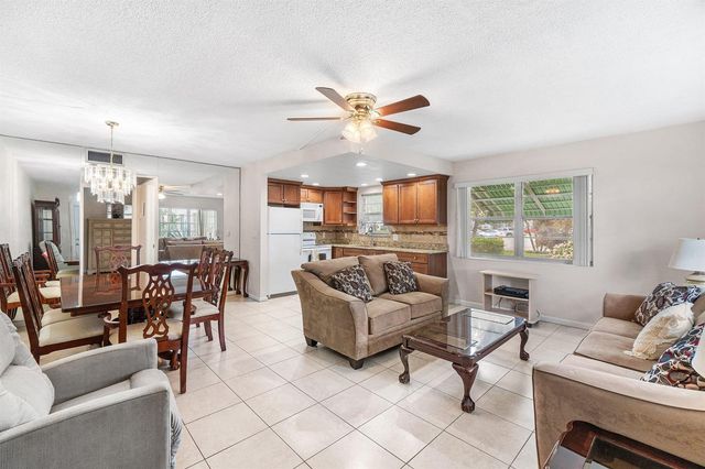 57 Canterbury, West Palm Beach, FL 33417