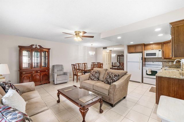 57 Canterbury, West Palm Beach, FL 33417
