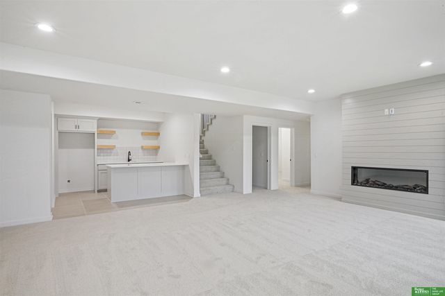 10023 Prospect Street, Papillion, NE 68046