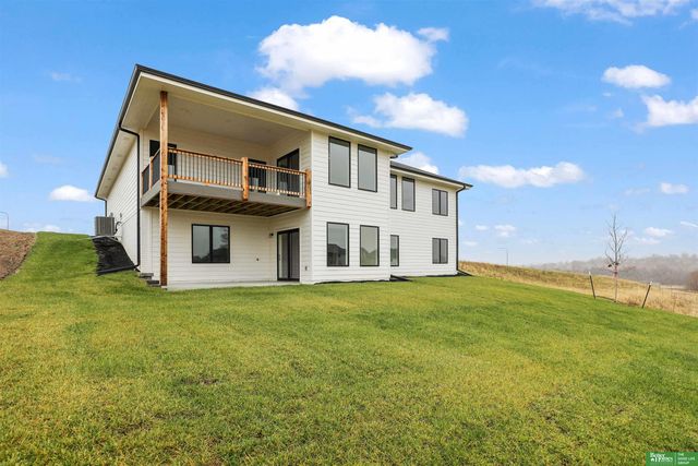 10023 Prospect Street, Papillion, NE 68046