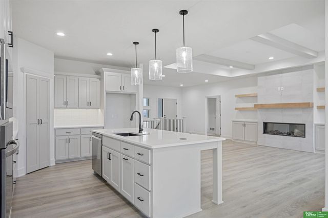 10023 Prospect Street, Papillion, NE 68046