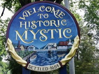 17 Heather Glen Lane, Groton, CT 06355