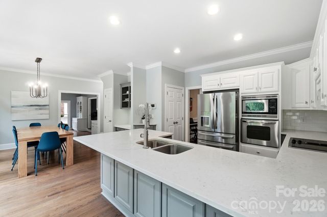 10427 Hadleigh Place, Charlotte, NC 28210