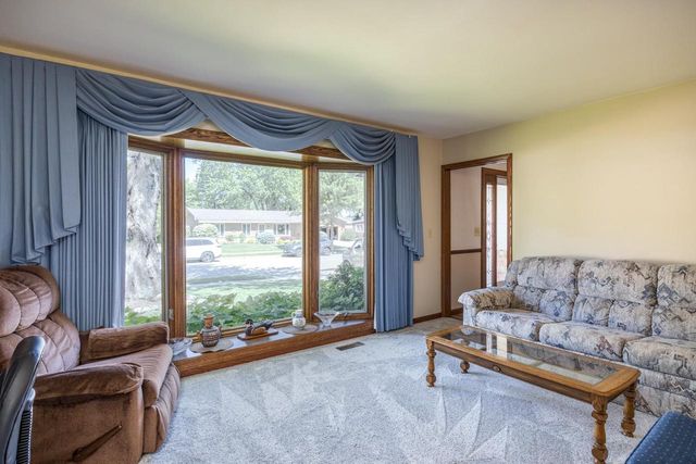1710 ARLINGTON DRIVE, Oshkosh, WI 54904