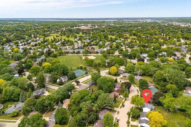 1710 ARLINGTON DRIVE, Oshkosh, WI 54904