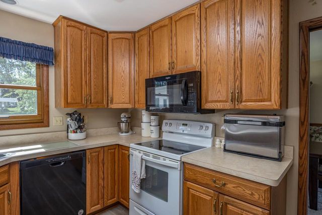 1710 ARLINGTON DRIVE, Oshkosh, WI 54904