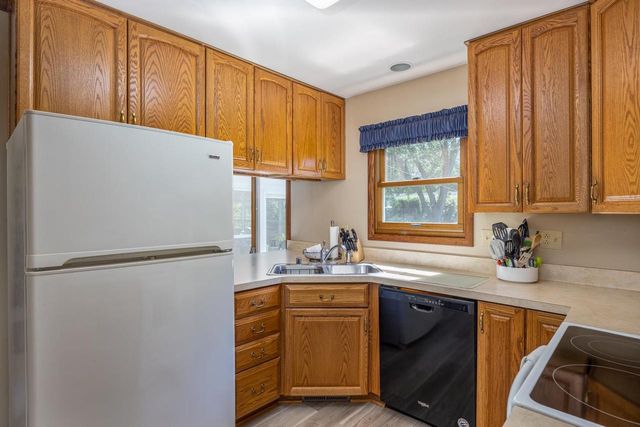 1710 ARLINGTON DRIVE, Oshkosh, WI 54904