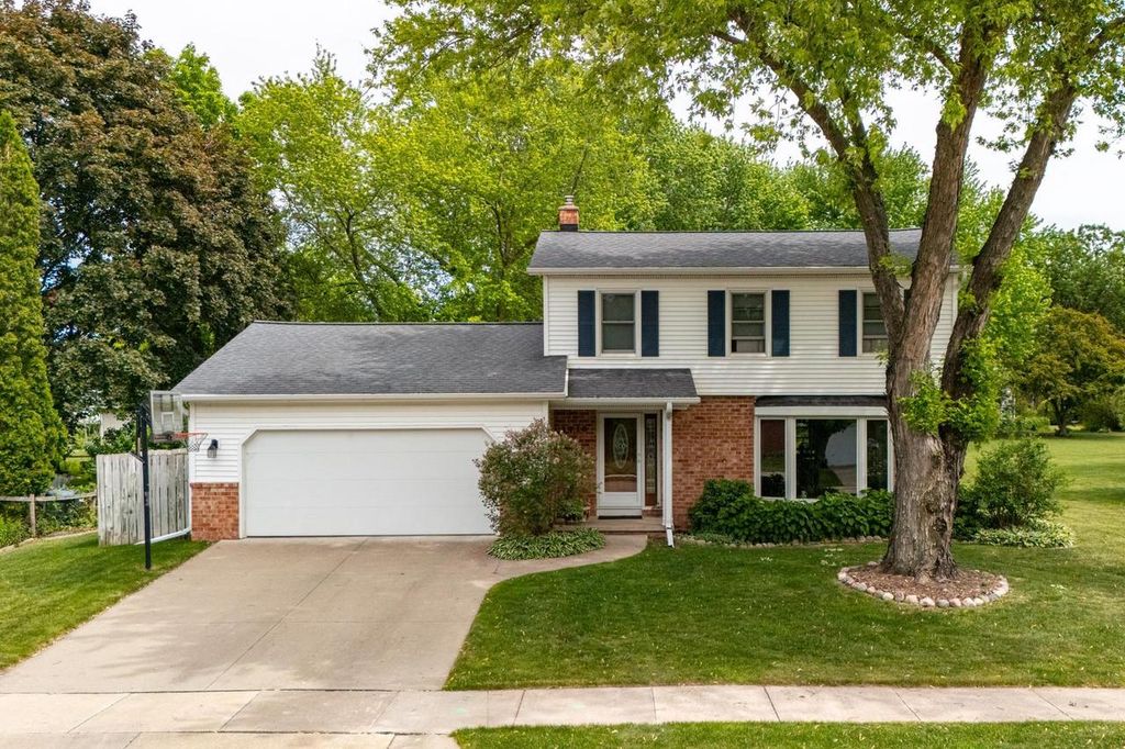 1710 ARLINGTON DRIVE, Oshkosh, WI 54904