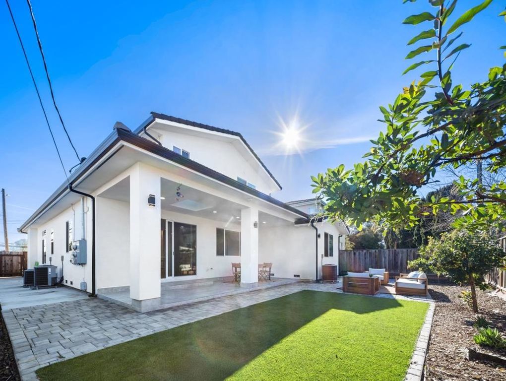 Image 2 of property listing at 10831 Johnson Avenue, Cupertino, CA 95014