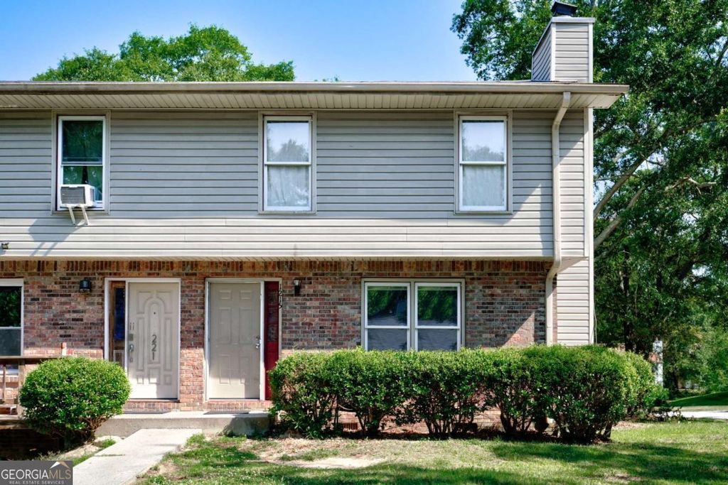 1215 WILLOW CREEK Court NW, Conyers, GA 30012