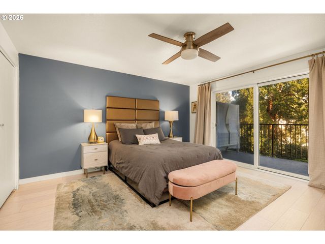 200 BURNHAM Rd 402, Lake Oswego, OR 97034