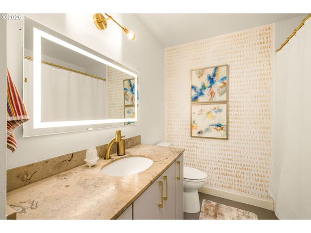 200 BURNHAM Rd 402, Lake Oswego, OR 97034