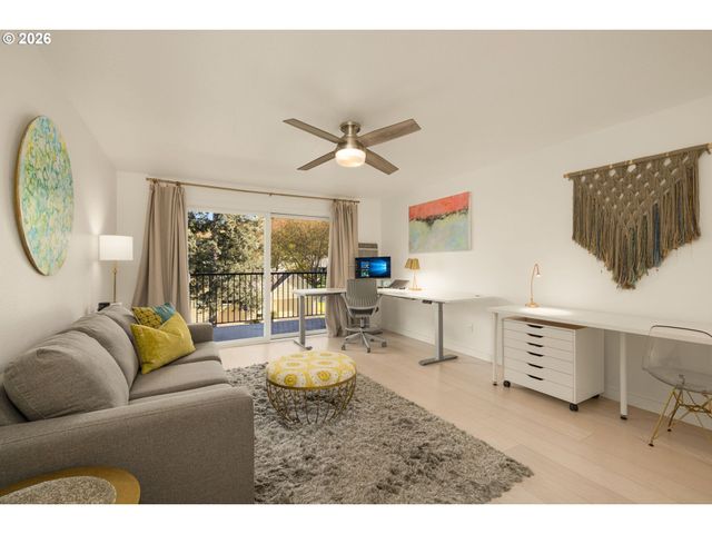 200 BURNHAM Rd 402, Lake Oswego, OR 97034