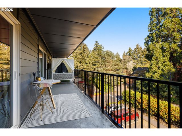 200 BURNHAM Rd 402, Lake Oswego, OR 97034