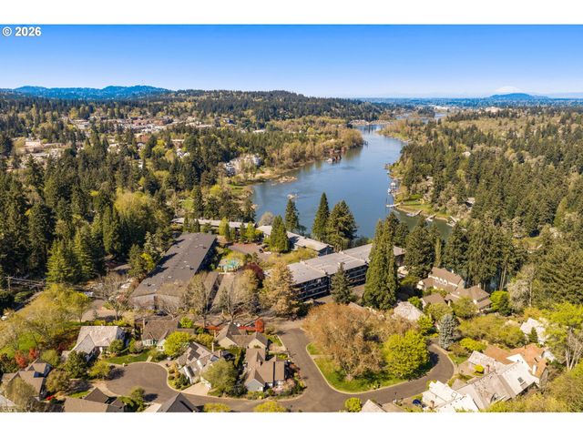 200 BURNHAM Rd 402, Lake Oswego, OR 97034