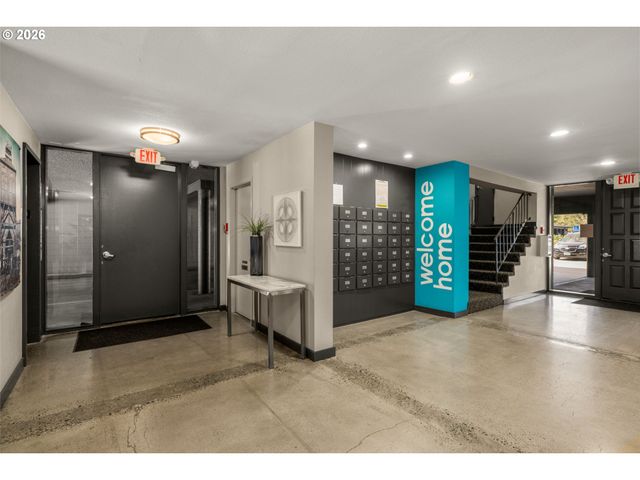 200 BURNHAM Rd 402, Lake Oswego, OR 97034