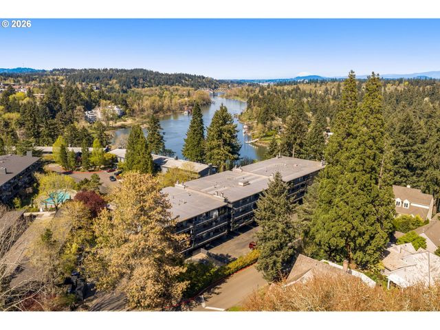 200 BURNHAM Rd 402, Lake Oswego, OR 97034