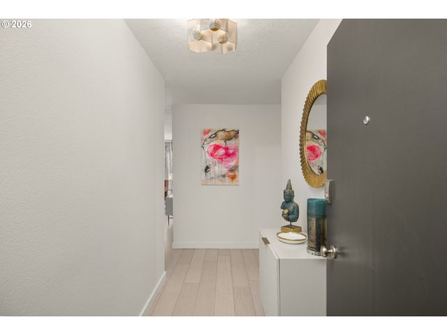 200 BURNHAM Rd 402, Lake Oswego, OR 97034