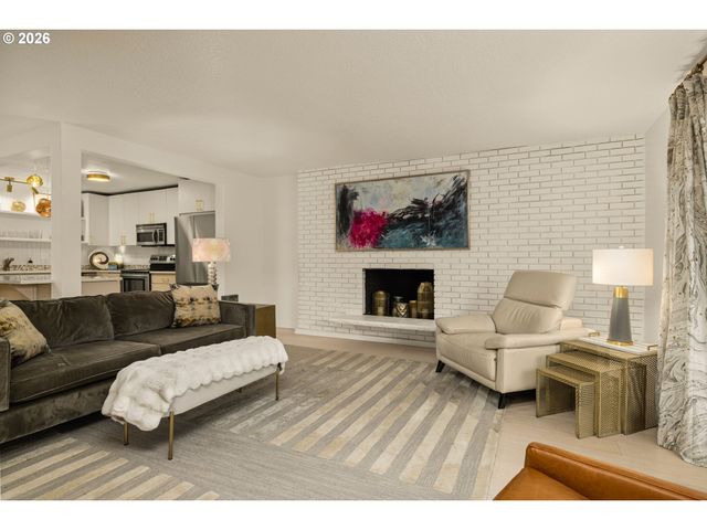 200 BURNHAM Rd 402, Lake Oswego, OR 97034