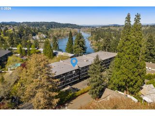 200 BURNHAM Rd 402, Lake Oswego, OR 97034