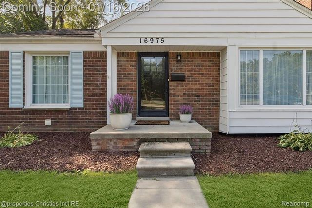 16975 W Fourteen Mile Road, Beverly Hills Village, MI 48025