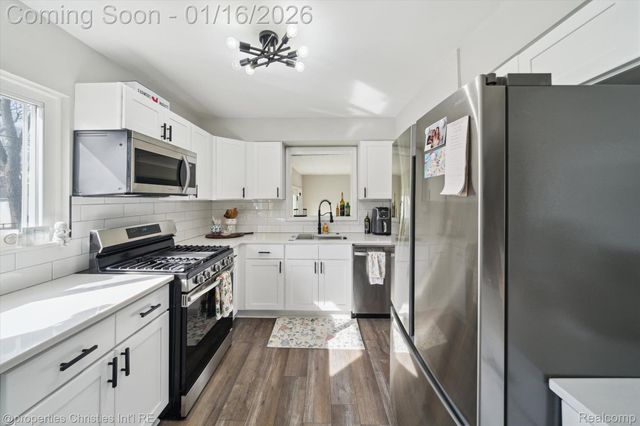 16975 W Fourteen Mile Road, Beverly Hills Village, MI 48025