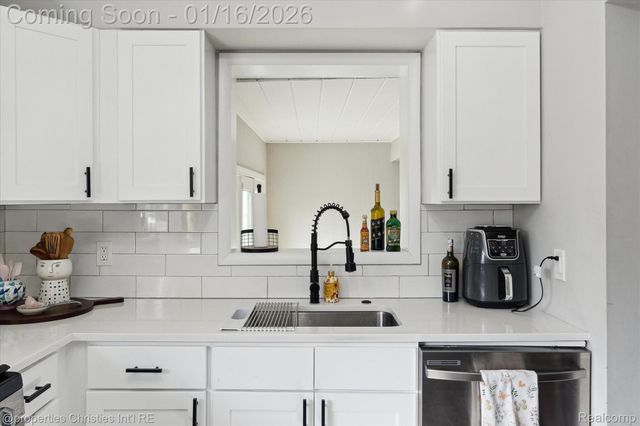 16975 W Fourteen Mile Road, Beverly Hills Village, MI 48025