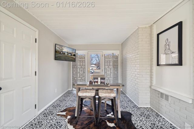 16975 W Fourteen Mile Road, Beverly Hills Village, MI 48025