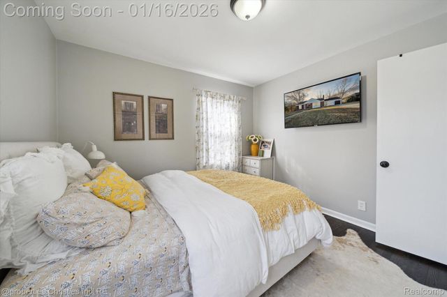 16975 W Fourteen Mile Road, Beverly Hills Village, MI 48025