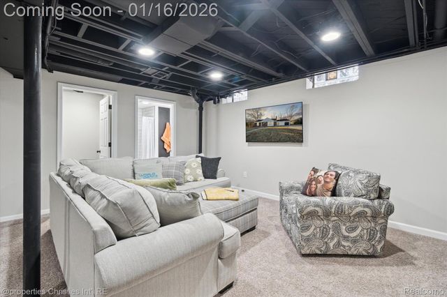 16975 W Fourteen Mile Road, Beverly Hills Village, MI 48025