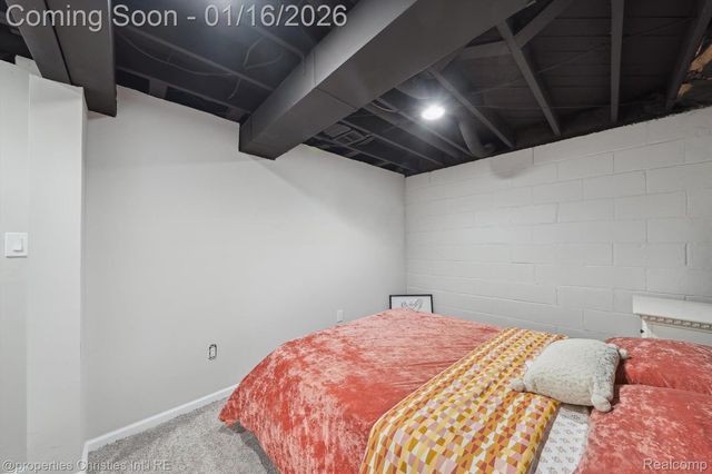 16975 W Fourteen Mile Road, Beverly Hills Village, MI 48025