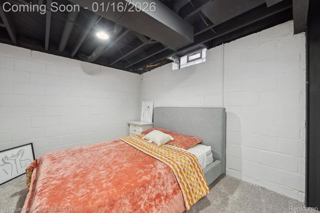 16975 W Fourteen Mile Road, Beverly Hills Village, MI 48025