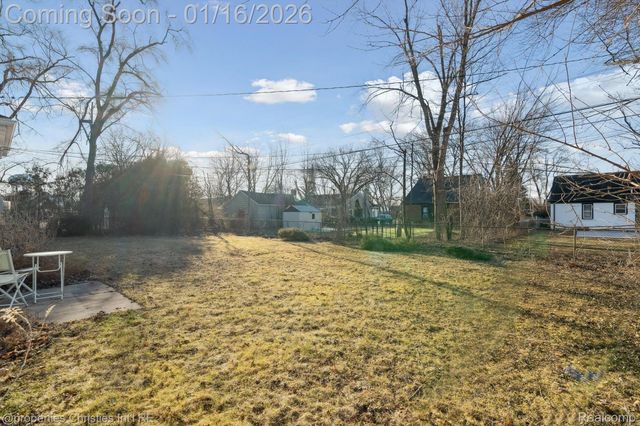 16975 W Fourteen Mile Road, Beverly Hills Village, MI 48025