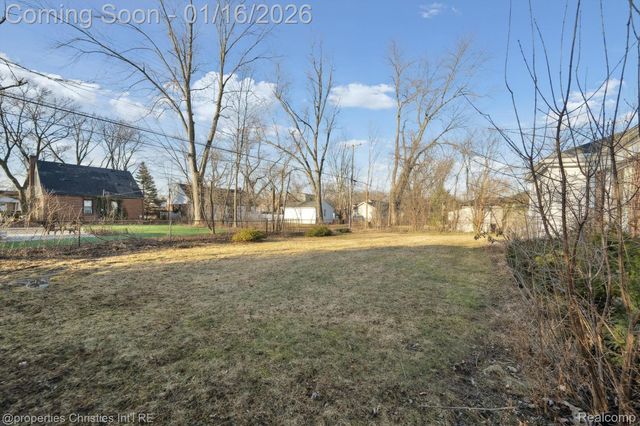 16975 W Fourteen Mile Road, Beverly Hills Village, MI 48025