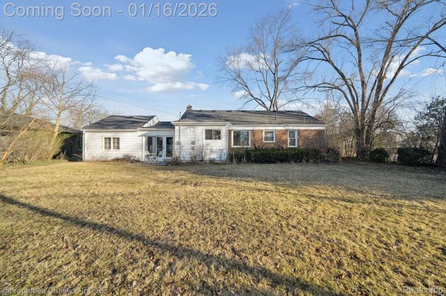 16975 W Fourteen Mile Road, Beverly Hills Village, MI 48025