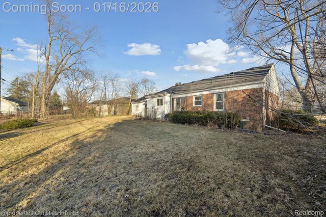 16975 W Fourteen Mile Road, Beverly Hills Village, MI 48025