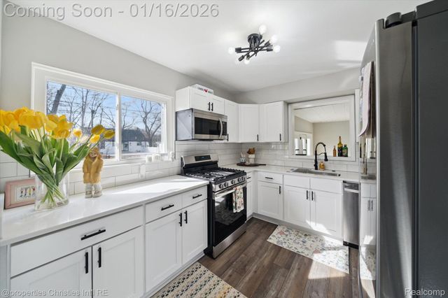 16975 W Fourteen Mile Road, Beverly Hills Village, MI 48025