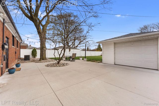 8439 Louise Avenue, Allen Park, MI 48101