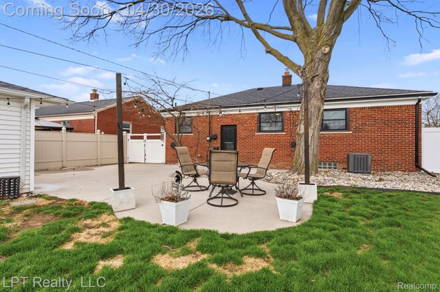 8439 Louise Avenue, Allen Park, MI 48101