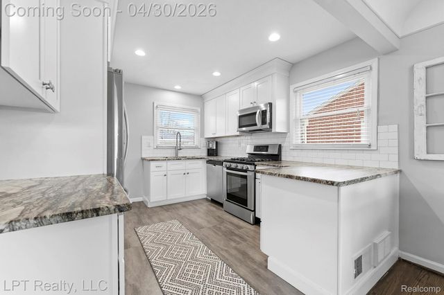 8439 Louise Avenue, Allen Park, MI 48101