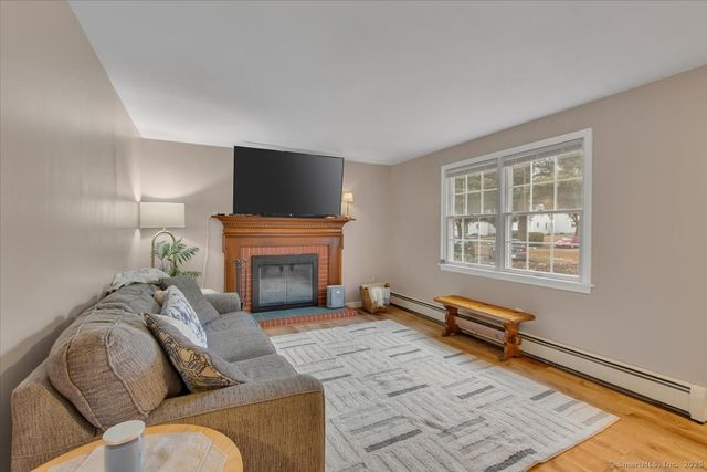 102 Wetherell Street APT 16, Manchester, CT 06040