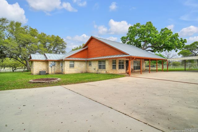 2112 Eichman Rd, Poteet, TX 78065