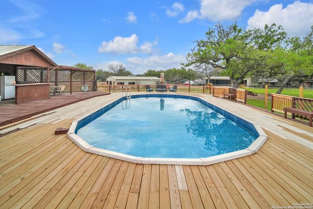 2112 Eichman Rd, Poteet, TX 78065