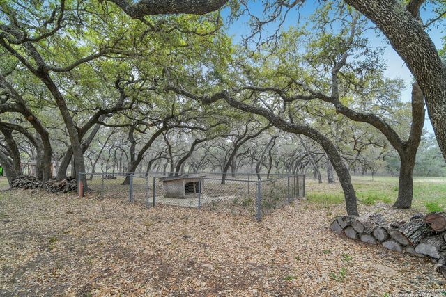 2112 Eichman Rd, Poteet, TX 78065